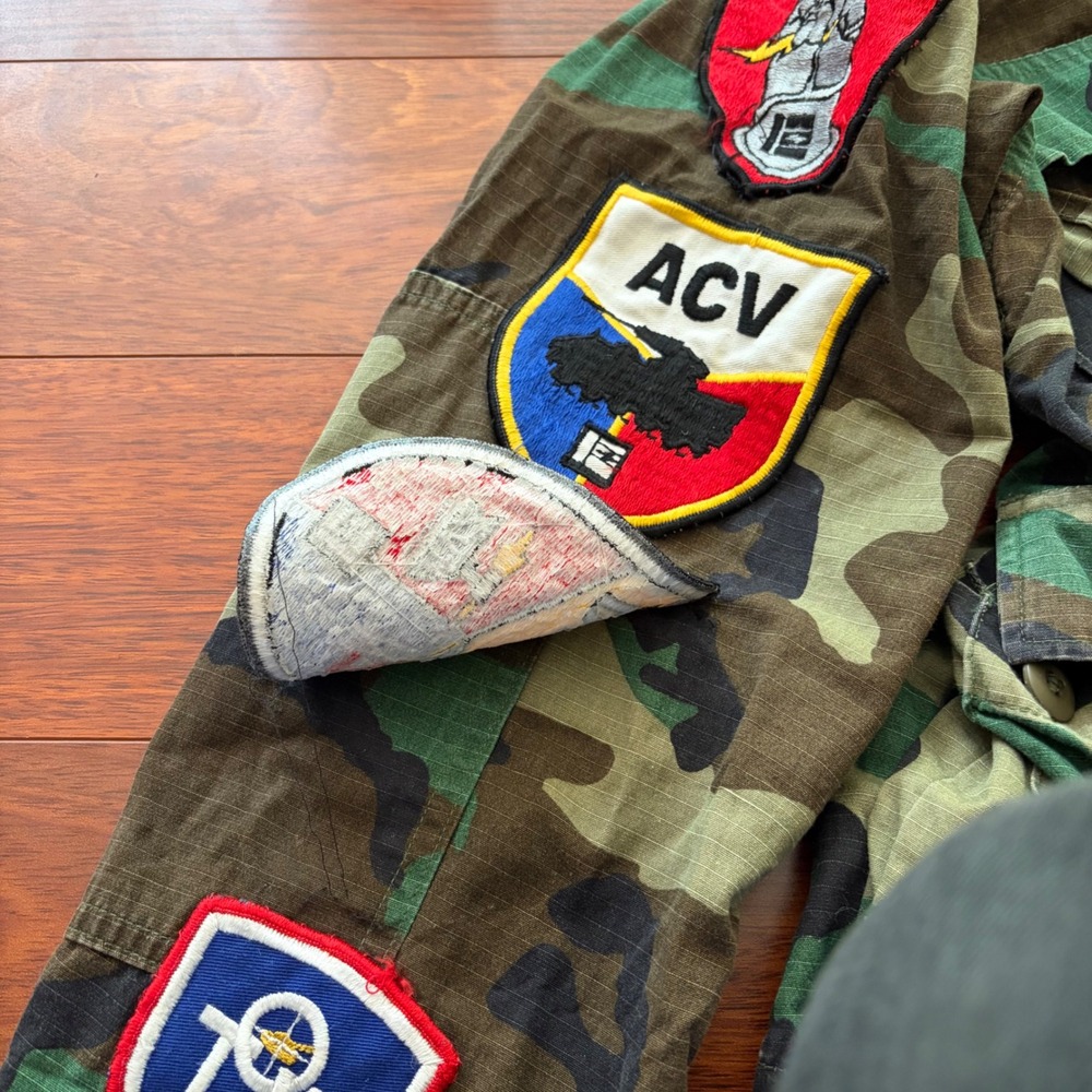 Vintage US Military Woodland Camo BDU Jacket with Combat Patches S-XS Adjustable - Picture 4 of 10